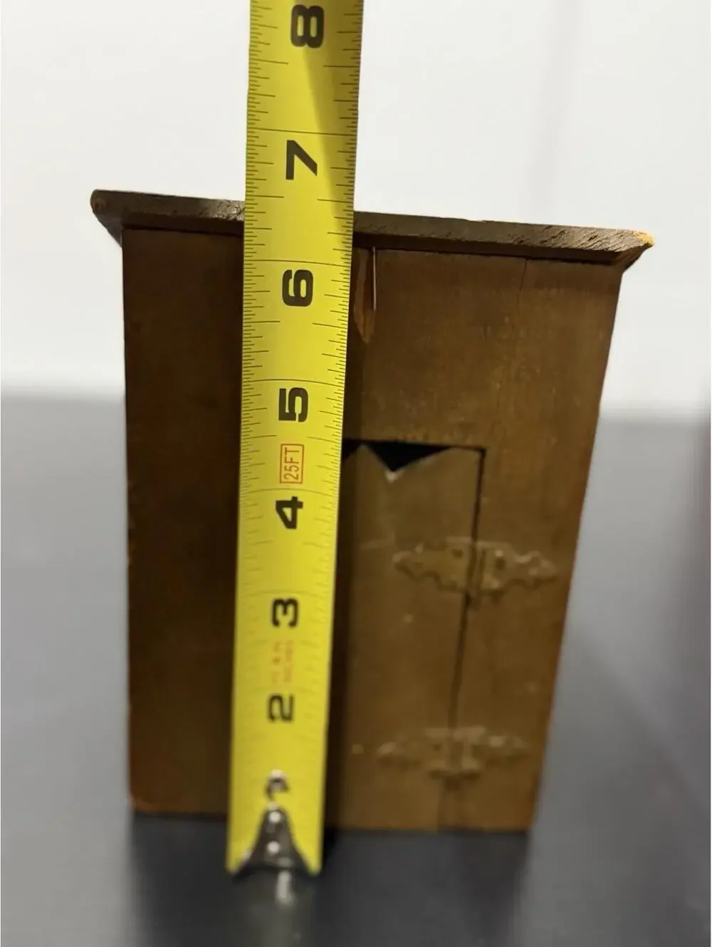 Vintage Wooden Outhouse Cigarette Dispenser Holder Novelty Rustic Bathroom Decor